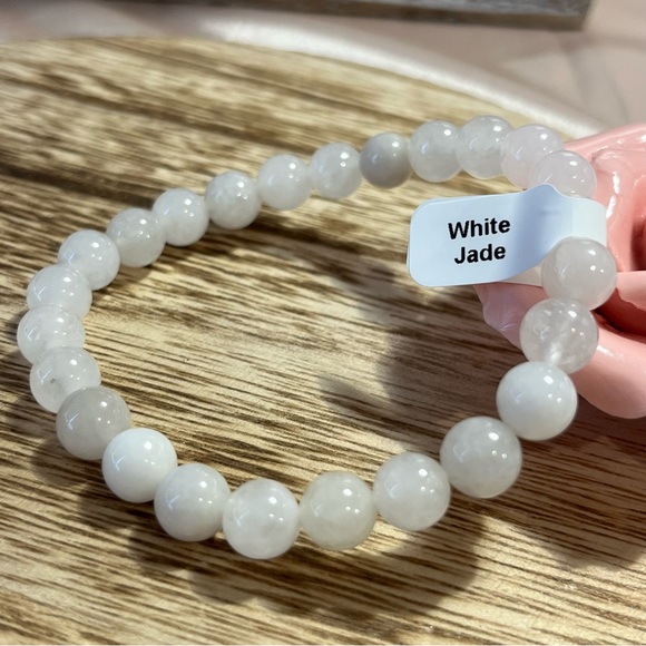 White Jade Natural Healing Crystal Bracelet - Picture 2 of 3